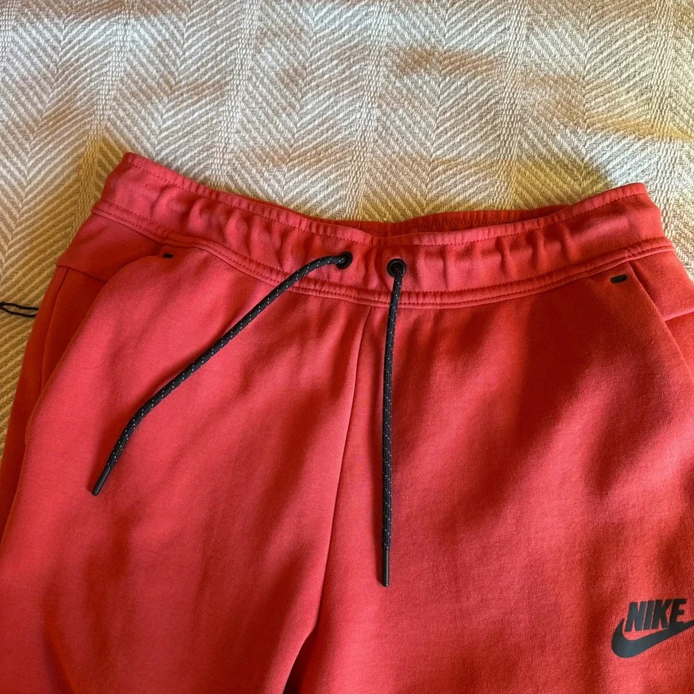 Nike Sportswear Tech Fleece Joggers Lobster Mens Small CU4495-605